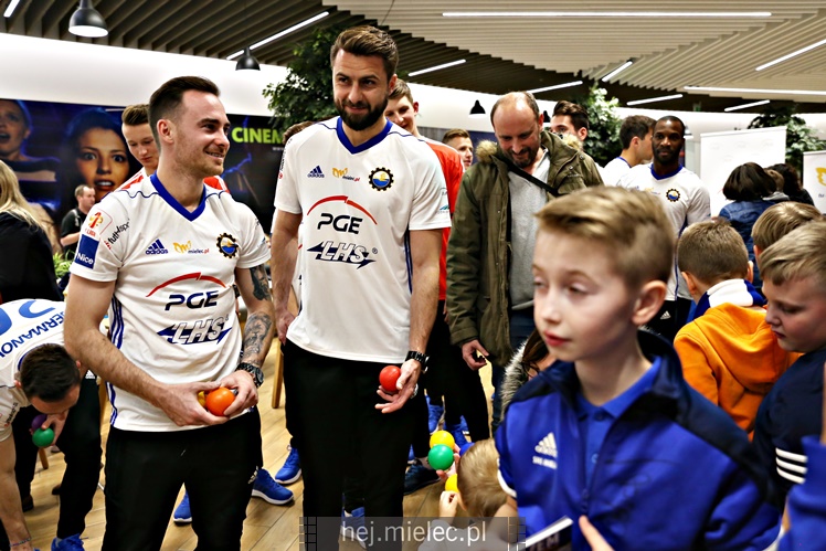 Biało-Niebieski Dzień Kobiet z FKS Stalą Mielec - część druga