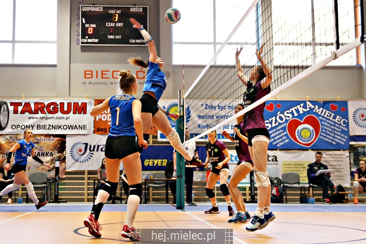 1/2 Mistrzostw Polski juniorek: UKS SMS Szóstka Mielec - UKS Chemik Olsztyn