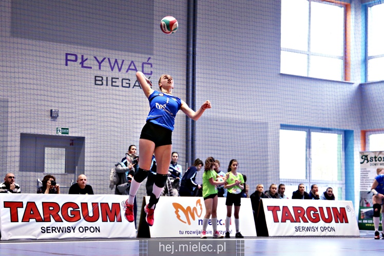 1/2 Mistrzostw Polski juniorek: UKS SMS Szóstka Mielec - UKS Chemik Olsztyn