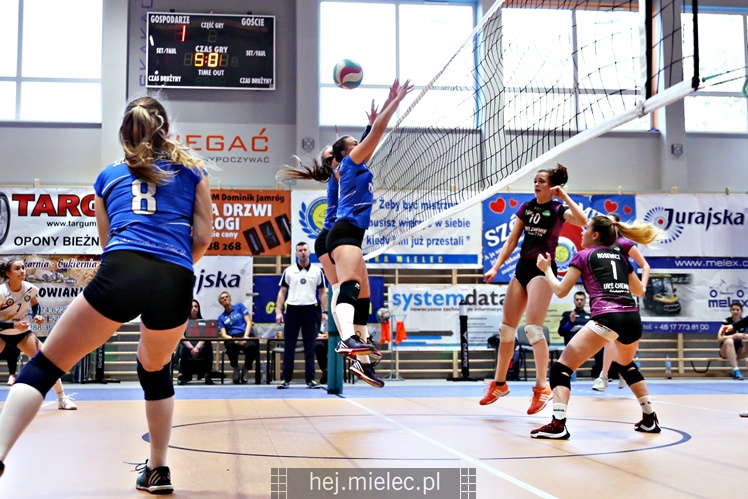 1/2 Mistrzostw Polski juniorek: UKS SMS Szóstka Mielec - UKS Chemik Olsztyn