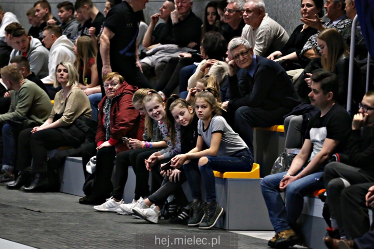 1/2 Mistrzostw Polski juniorek: UKS SMS Szóstka Mielec - UKS Chemik Olsztyn