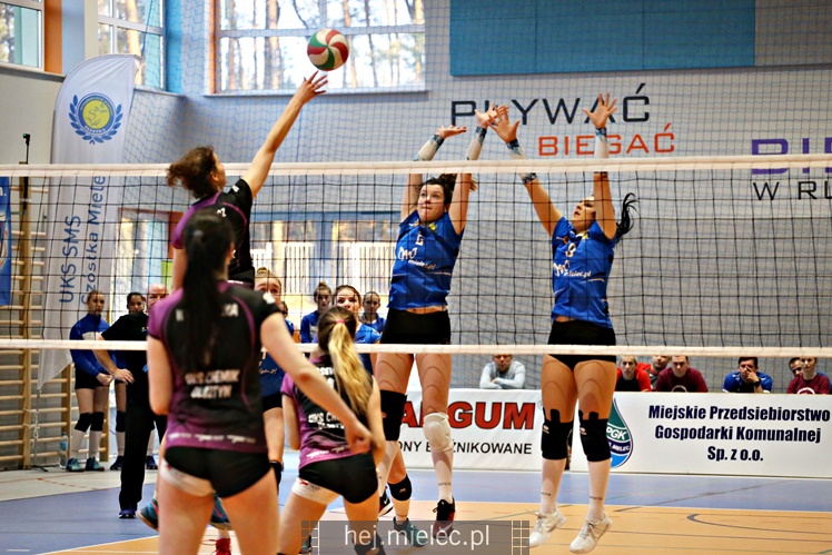 1/2 Mistrzostw Polski juniorek: UKS SMS Szóstka Mielec - UKS Chemik Olsztyn