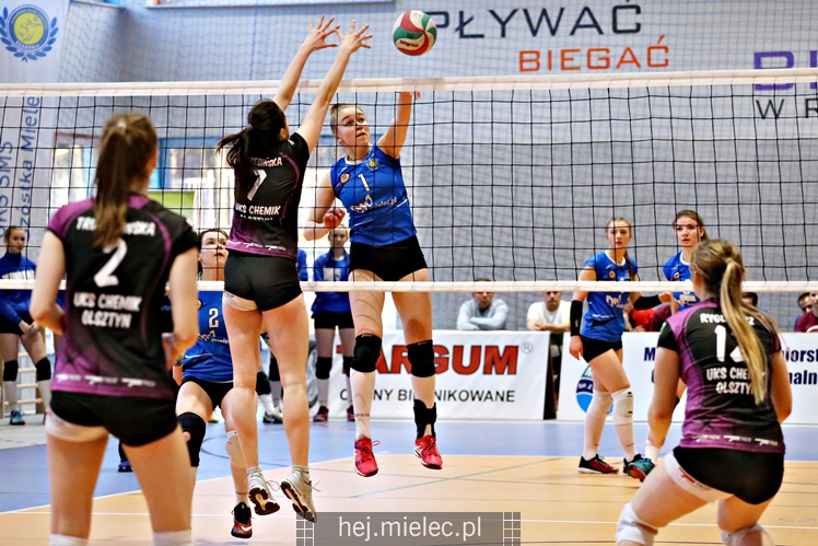 1/2 Mistrzostw Polski juniorek: UKS SMS Szóstka Mielec - UKS Chemik Olsztyn