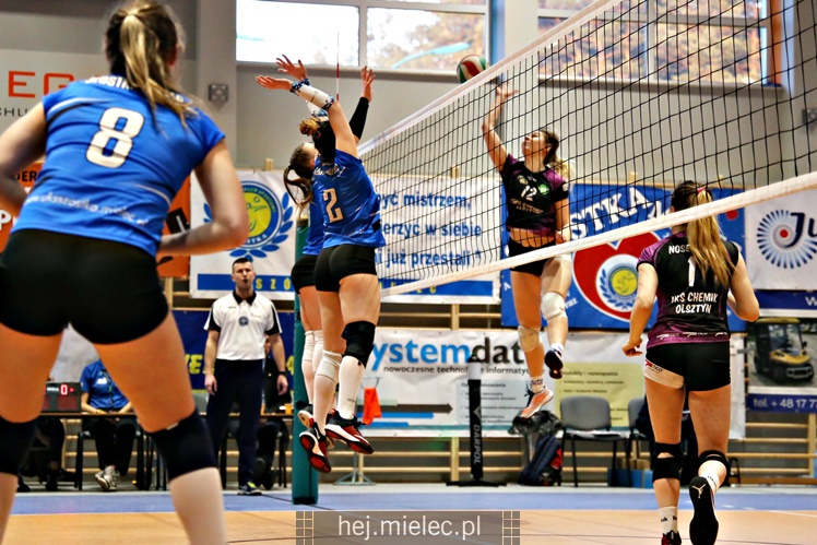 1/2 Mistrzostw Polski juniorek: UKS SMS Szóstka Mielec - UKS Chemik Olsztyn
