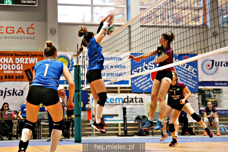1/2 Mistrzostw Polski juniorek: UKS SMS Szóstka Mielec - UKS Chemik Olsztyn