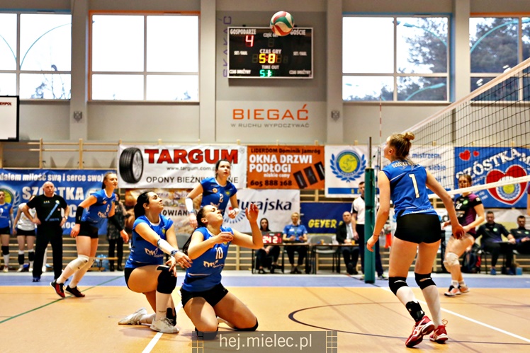 1/2 Mistrzostw Polski juniorek: UKS SMS Szóstka Mielec - UKS Chemik Olsztyn
