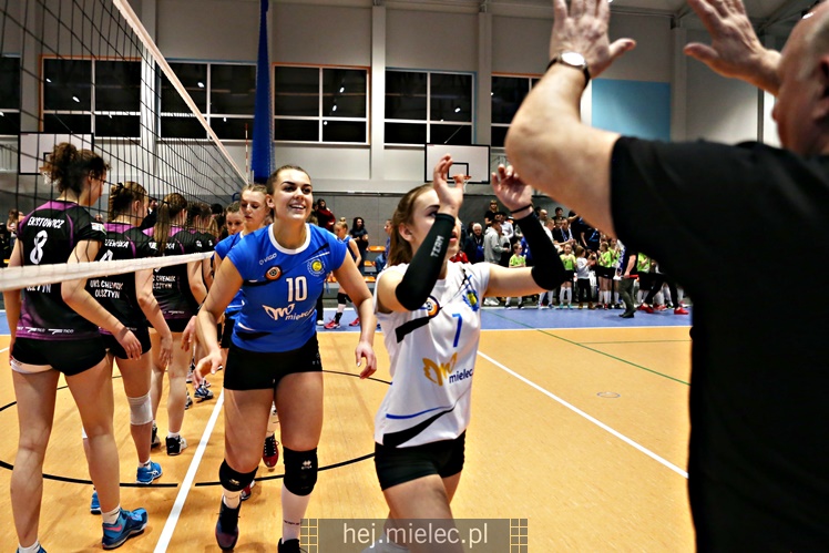 1/2 Mistrzostw Polski juniorek: UKS SMS Szóstka Mielec - UKS Chemik Olsztyn