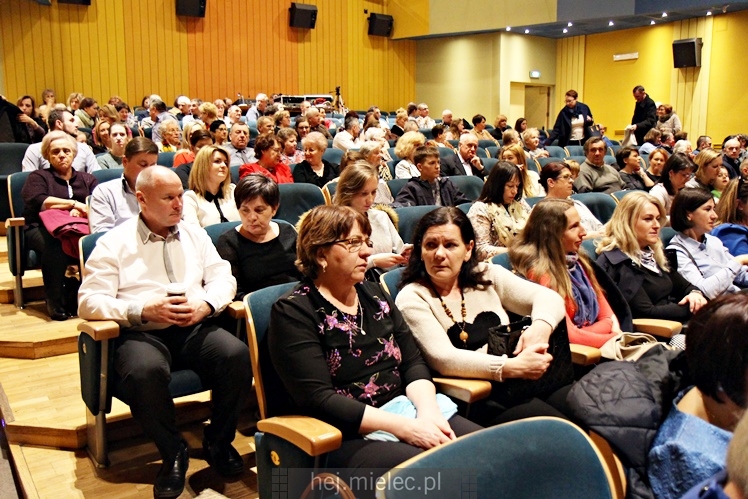 Koncert ?Folkowy Dzień Kobiet? Stowarzyszenia Seniorów ZPiT Rzeszowiacy