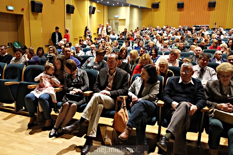 Koncert ?Folkowy Dzień Kobiet? Stowarzyszenia Seniorów ZPiT Rzeszowiacy