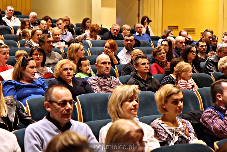 Koncert ?Folkowy Dzień Kobiet? Stowarzyszenia Seniorów ZPiT Rzeszowiacy