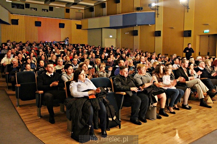 Koncert ?Folkowy Dzień Kobiet? Stowarzyszenia Seniorów ZPiT Rzeszowiacy