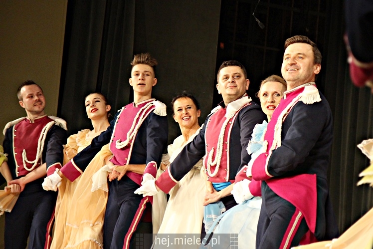Koncert ?Folkowy Dzień Kobiet? Stowarzyszenia Seniorów ZPiT Rzeszowiacy