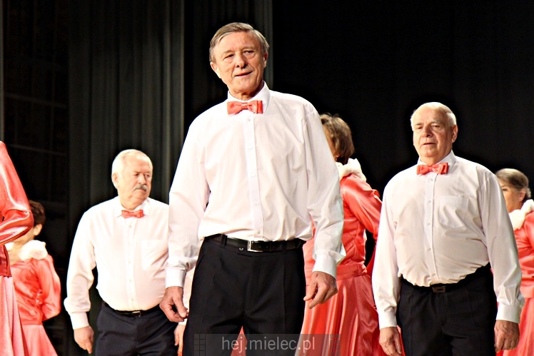 Koncert ?Folkowy Dzień Kobiet? Stowarzyszenia Seniorów ZPiT Rzeszowiacy