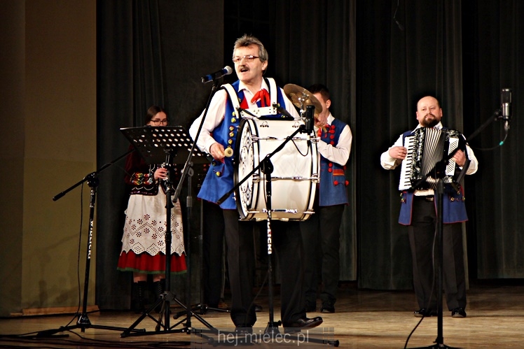 Koncert ?Folkowy Dzień Kobiet? Stowarzyszenia Seniorów ZPiT Rzeszowiacy