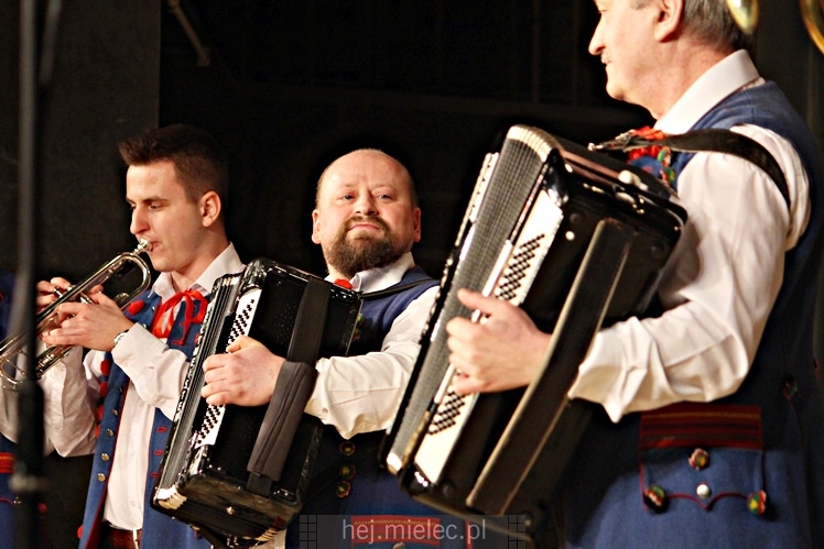 Koncert ?Folkowy Dzień Kobiet? Stowarzyszenia Seniorów ZPiT Rzeszowiacy