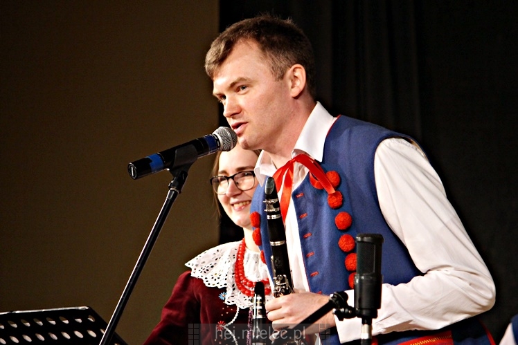Koncert ?Folkowy Dzień Kobiet? Stowarzyszenia Seniorów ZPiT Rzeszowiacy