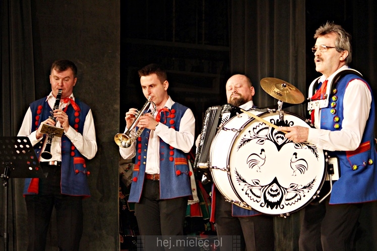 Koncert ?Folkowy Dzień Kobiet? Stowarzyszenia Seniorów ZPiT Rzeszowiacy