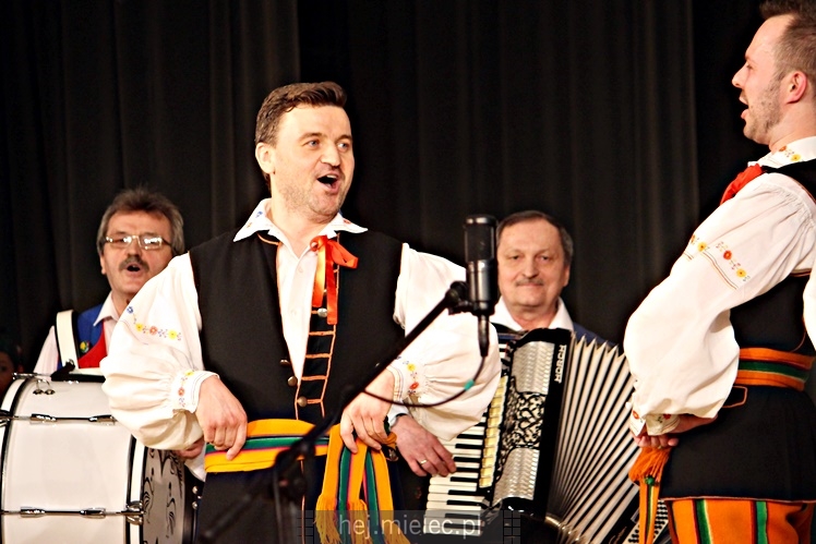 Koncert ?Folkowy Dzień Kobiet? Stowarzyszenia Seniorów ZPiT Rzeszowiacy