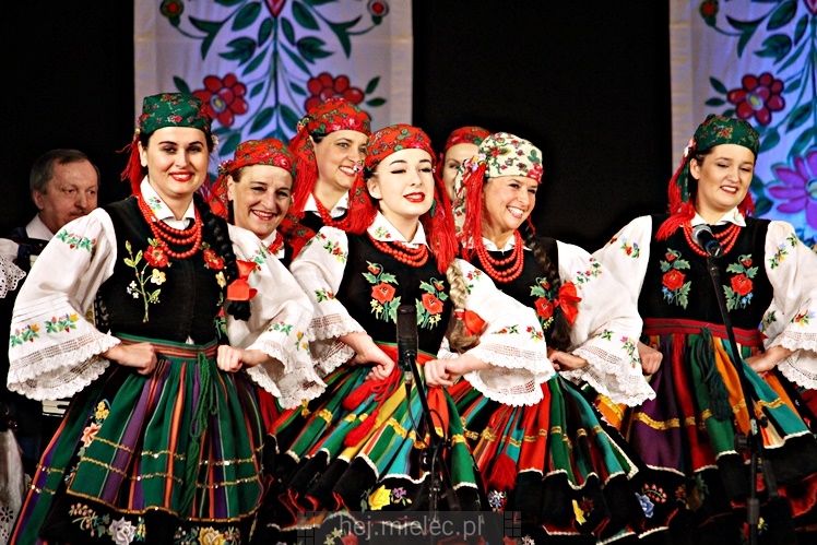 Koncert ?Folkowy Dzień Kobiet? Stowarzyszenia Seniorów ZPiT Rzeszowiacy