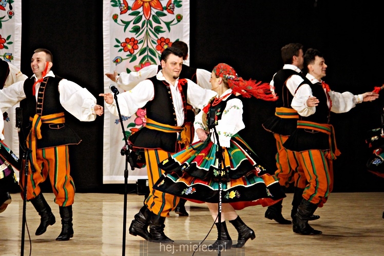 Koncert ?Folkowy Dzień Kobiet? Stowarzyszenia Seniorów ZPiT Rzeszowiacy