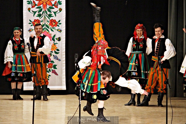 Koncert ?Folkowy Dzień Kobiet? Stowarzyszenia Seniorów ZPiT Rzeszowiacy