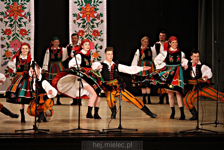 Koncert ?Folkowy Dzień Kobiet? Stowarzyszenia Seniorów ZPiT Rzeszowiacy