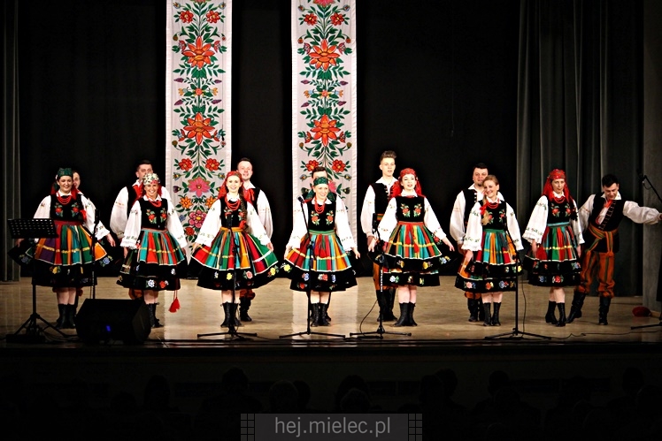 Koncert ?Folkowy Dzień Kobiet? Stowarzyszenia Seniorów ZPiT Rzeszowiacy