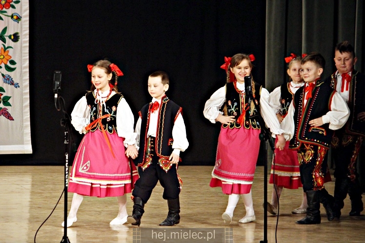Koncert ?Folkowy Dzień Kobiet? Stowarzyszenia Seniorów ZPiT Rzeszowiacy