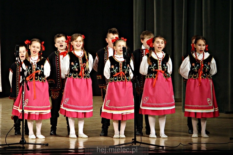 Koncert ?Folkowy Dzień Kobiet? Stowarzyszenia Seniorów ZPiT Rzeszowiacy