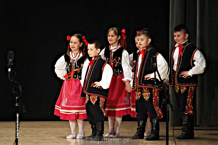 Koncert ?Folkowy Dzień Kobiet? Stowarzyszenia Seniorów ZPiT Rzeszowiacy