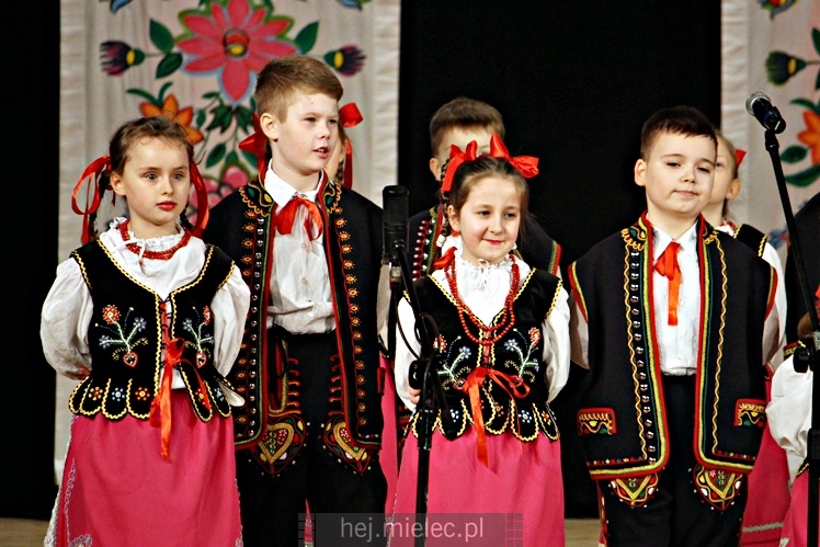Koncert ?Folkowy Dzień Kobiet? Stowarzyszenia Seniorów ZPiT Rzeszowiacy
