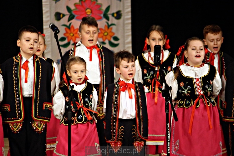 Koncert ?Folkowy Dzień Kobiet? Stowarzyszenia Seniorów ZPiT Rzeszowiacy