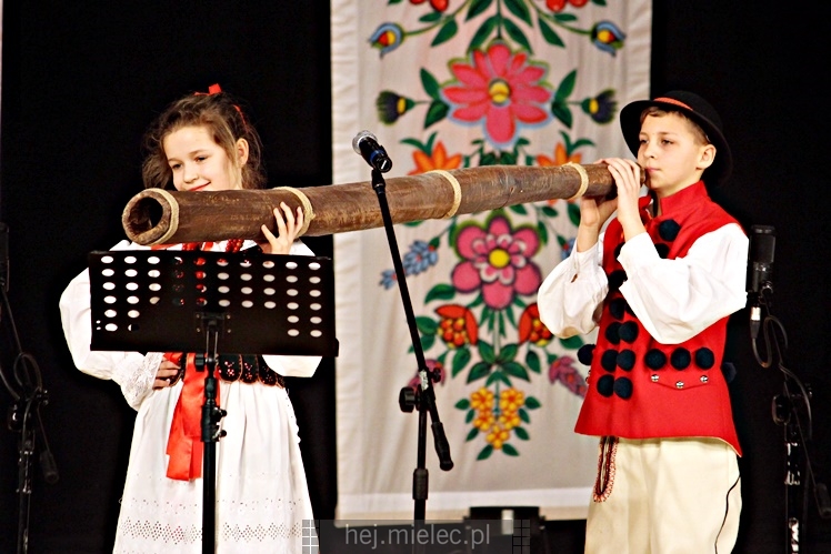 Koncert ?Folkowy Dzień Kobiet? Stowarzyszenia Seniorów ZPiT Rzeszowiacy