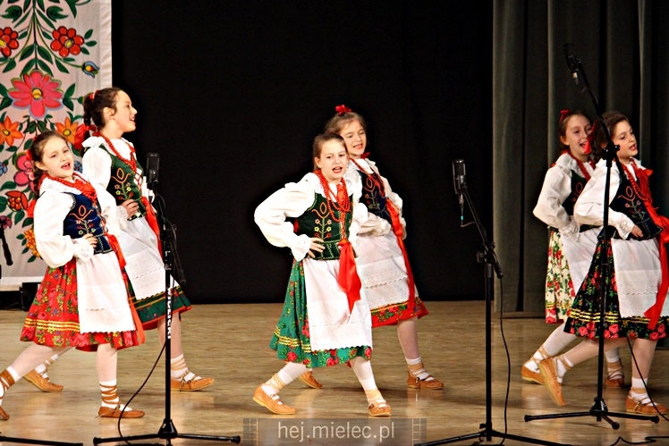 Koncert ?Folkowy Dzień Kobiet? Stowarzyszenia Seniorów ZPiT Rzeszowiacy