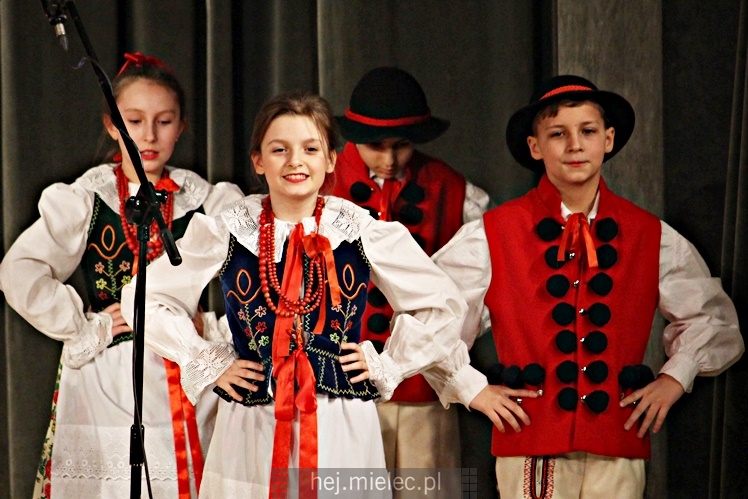 Koncert ?Folkowy Dzień Kobiet? Stowarzyszenia Seniorów ZPiT Rzeszowiacy