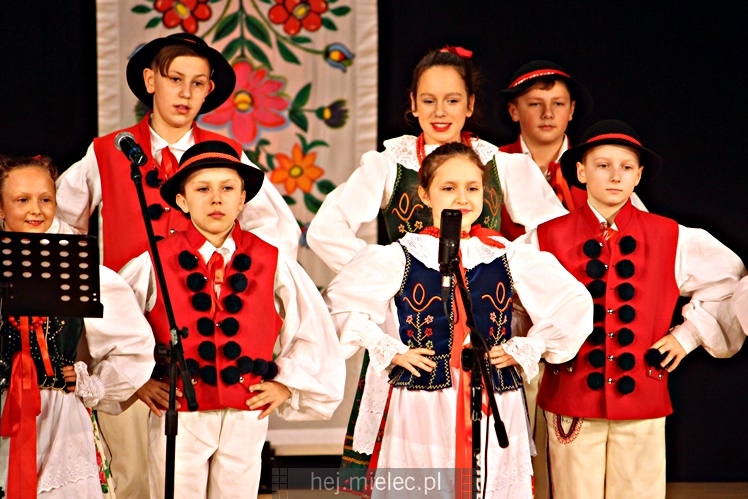 Koncert ?Folkowy Dzień Kobiet? Stowarzyszenia Seniorów ZPiT Rzeszowiacy