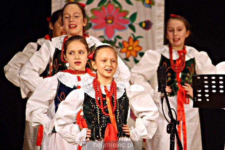 Koncert ?Folkowy Dzień Kobiet? Stowarzyszenia Seniorów ZPiT Rzeszowiacy