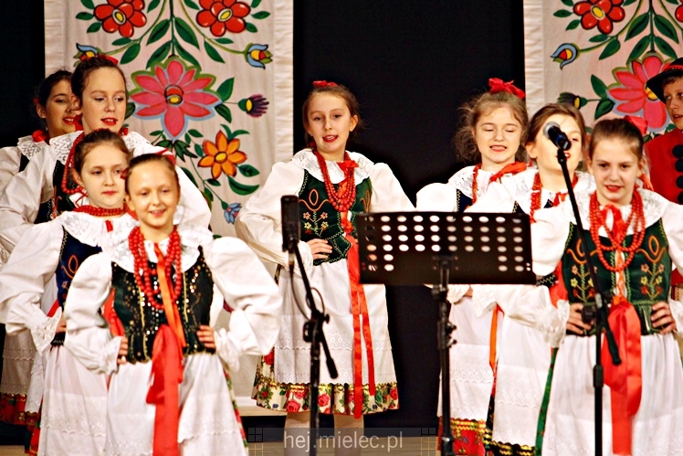 Koncert ?Folkowy Dzień Kobiet? Stowarzyszenia Seniorów ZPiT Rzeszowiacy