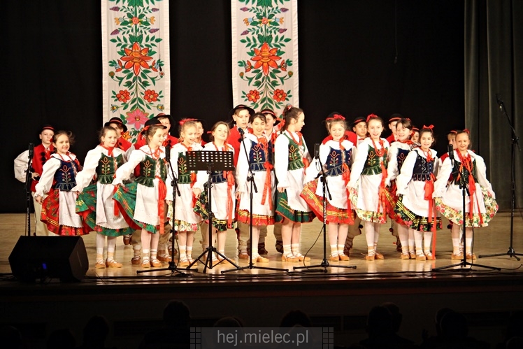 Koncert ?Folkowy Dzień Kobiet? Stowarzyszenia Seniorów ZPiT Rzeszowiacy