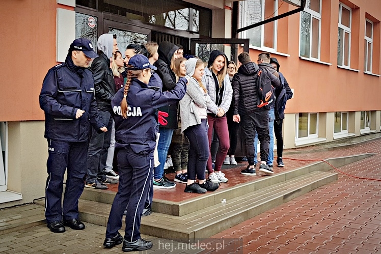 Policja zainaugurowała spotkania z młodymi kierowcami