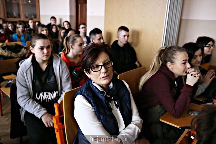 Policja zainaugurowała spotkania z młodymi kierowcami