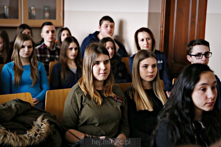 Policja zainaugurowała spotkania z młodymi kierowcami