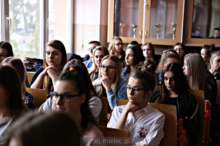 Policja zainaugurowała spotkania z młodymi kierowcami