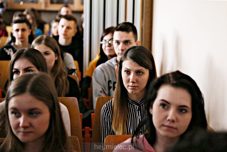 Policja zainaugurowała spotkania z młodymi kierowcami