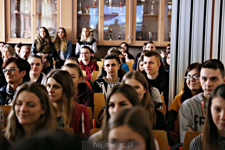 Policja zainaugurowała spotkania z młodymi kierowcami
