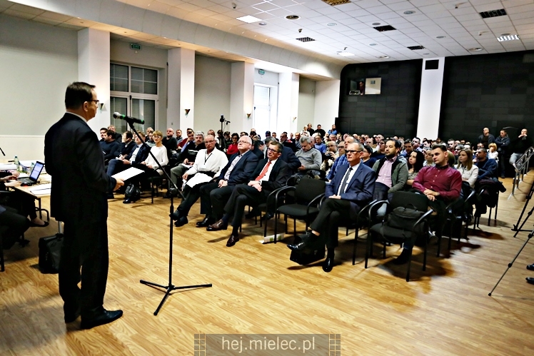 Otwarta rozprawa administracyjna dotycząca firmy Kronospan