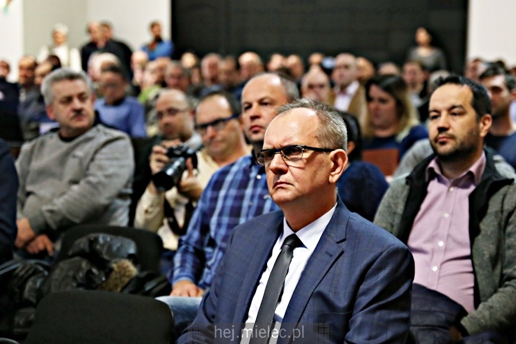 Otwarta rozprawa administracyjna dotycząca firmy Kronospan