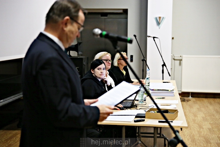 Otwarta rozprawa administracyjna dotycząca firmy Kronospan