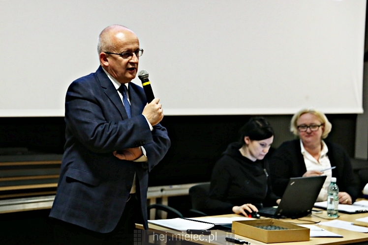 Otwarta rozprawa administracyjna dotycząca firmy Kronospan