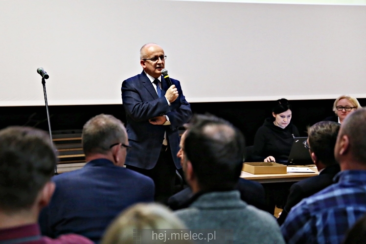 Otwarta rozprawa administracyjna dotycząca firmy Kronospan